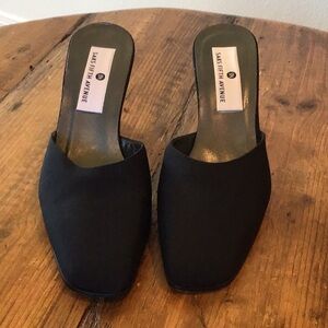 SAKS FIFTH AVENUE Leather Heels size 8M